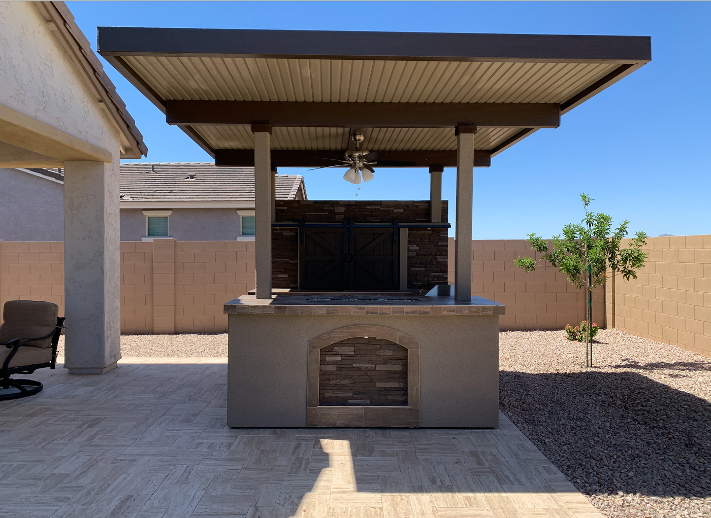 Kokomo Grills Barn Door TV Wall BBQ Island Pergola Firepit 4 Burner Built In BBQ St. Croix_Model# St.CroixBarnDoorTVWall