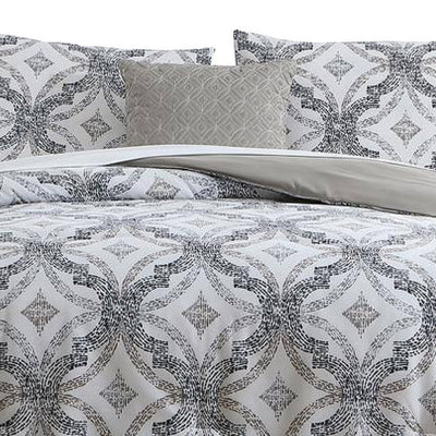 BENZARA Owen 8 Piece King Bed Set, Quatrefoil Print, The Urban Port, White, Gray - BM277016