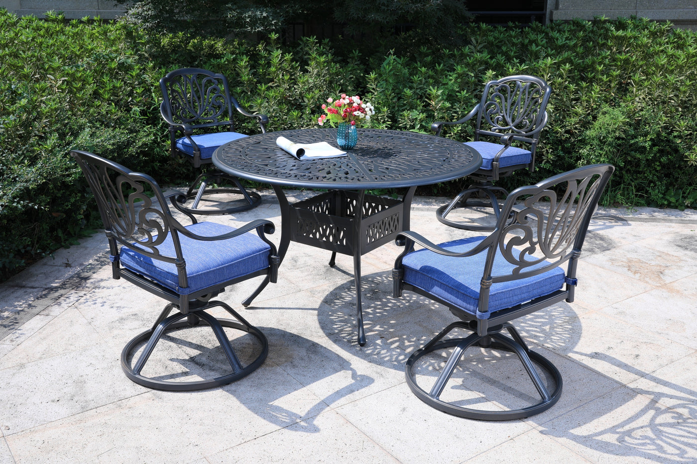 Round 4 - Person 48.03" Long Aluminum Dining Set with Cushions